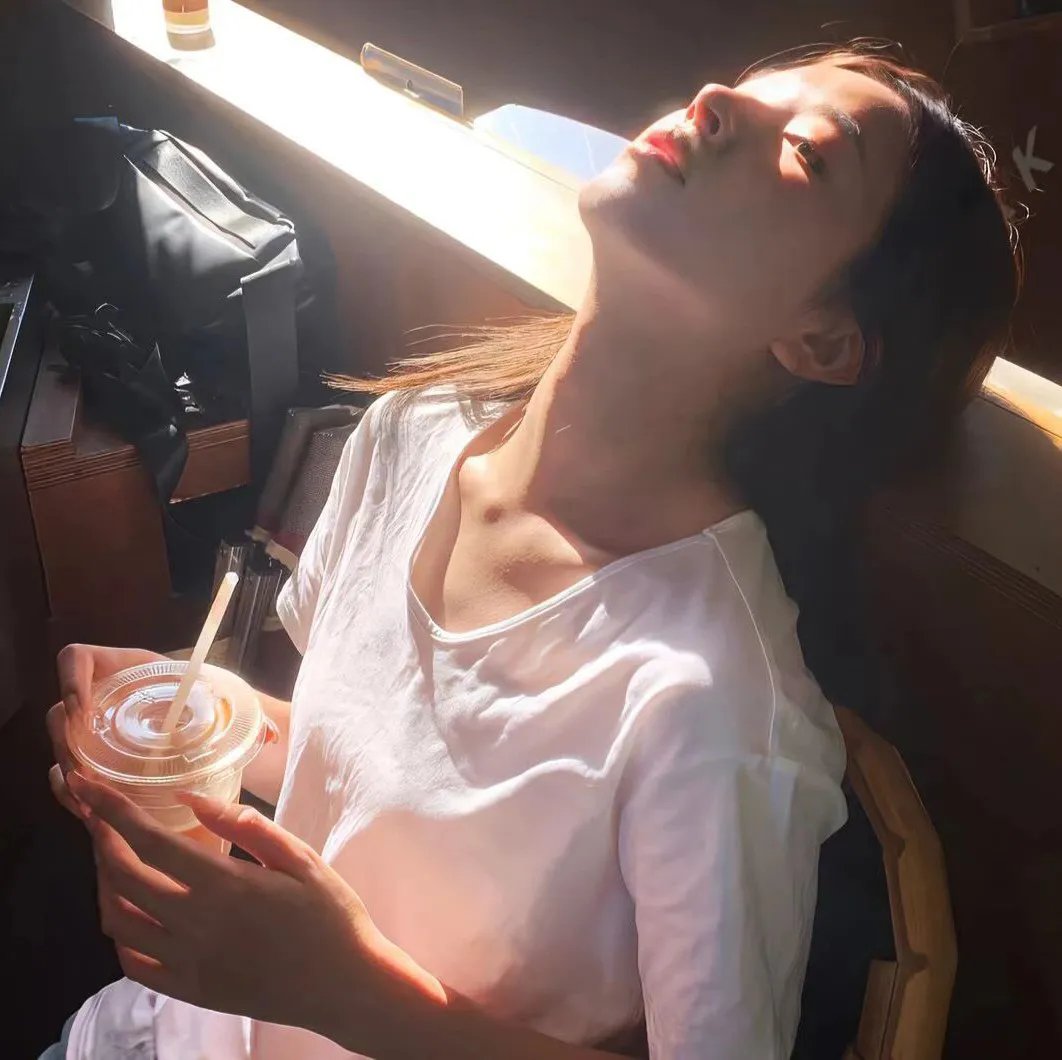 昭昭明月探君心